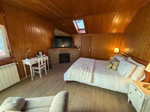 Ένα ή περισσότερα κρεβάτια σε δωμάτιο στο Alfatima