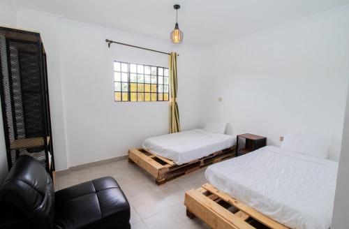 Ένα ή περισσότερα κρεβάτια σε δωμάτιο στο Stixx By The Mountain