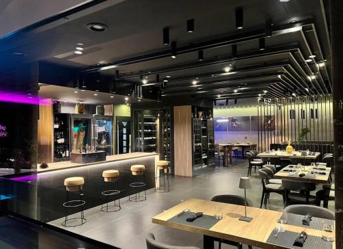 a restaurant with tables and chairs and a bar at Pantarei Palace in Lettere
