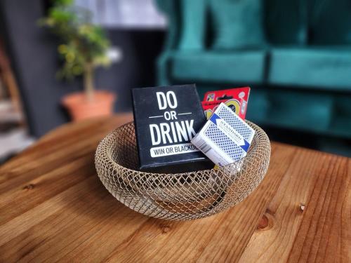 Ποτά στο moody first floor apartment