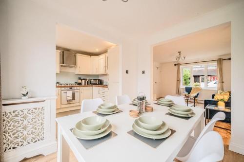 a kitchen and dining room with a white table and chairs at Fowler House 2 Bedroom ,Free WIFI, Parking, Crawley, Close to Gatwick Airport, Contractor friendly, business travellers in Three Bridges