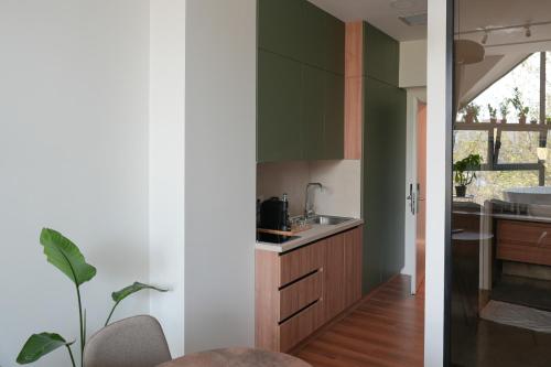 Η κουζίνα ή μικρή κουζίνα στο Retreat Apartments