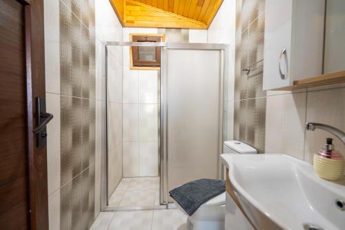 Koupelna v ubytování Cirali Camping