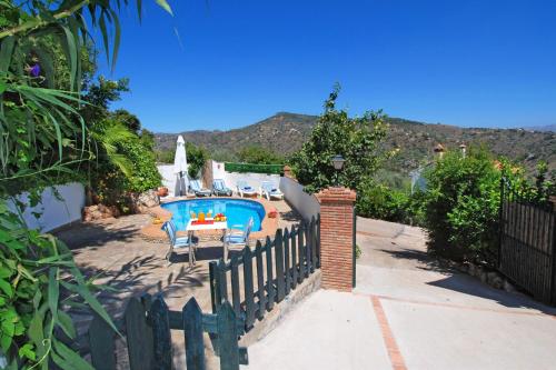 a house with a swimming pool and a fence at El Nuevo Algarrobo in Comares