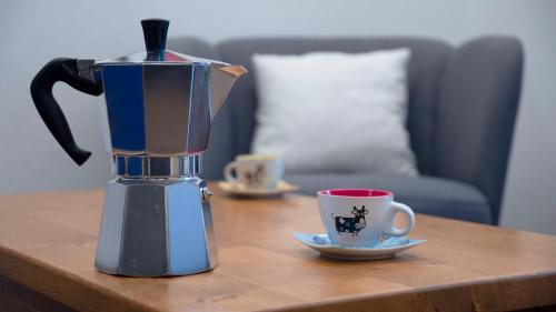 Příslušenství pro přípravu čaje a kávy v ubytování Appartement cosy 1 chambre