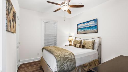 En eller flere senge i et værelse på Hidden Lake Condominiums 314 - Blue Beach Bungalow