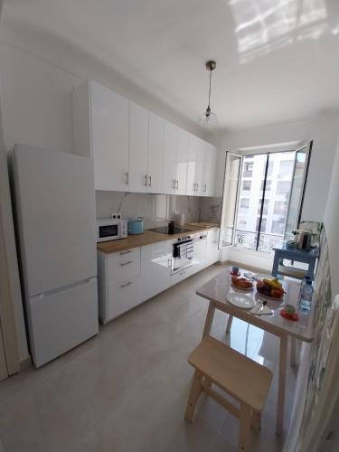 Spacious apartment with balcony - Nice center