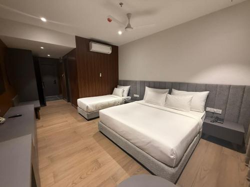 Ένα ή περισσότερα κρεβάτια σε δωμάτιο στο Assembly By The Democracy