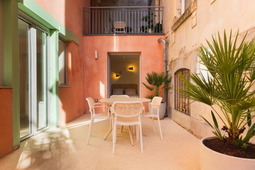2 pièces d'architecte cour privée face Thermes