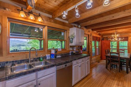 Köök või kööginurk majutusasutuses St Johns Ridge