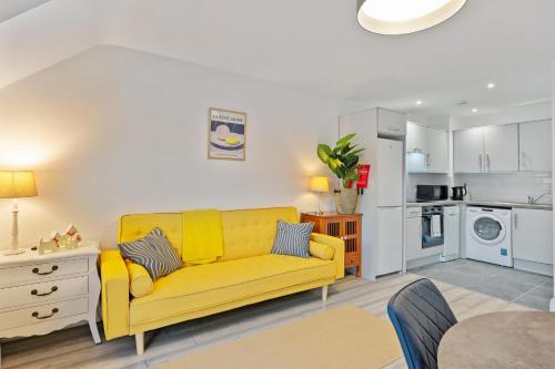 Nhà bếp/bếp nhỏ tại 9 Rushbrooke Hotel Apartments Cobh County Cork