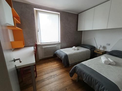 Ένα ή περισσότερα κρεβάτια σε δωμάτιο στο Casa Evelina con Parcheggio esterno e Garage gratis, appartamento con idromassaggio per due