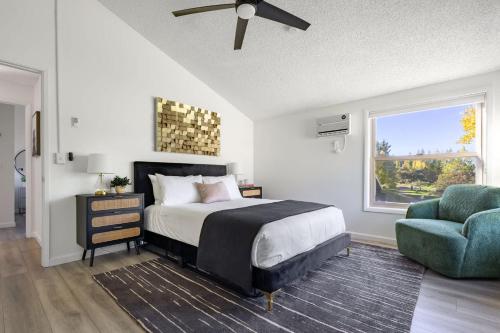 Postel nebo postele na pokoji v ubytování Fairway Mountain Escape