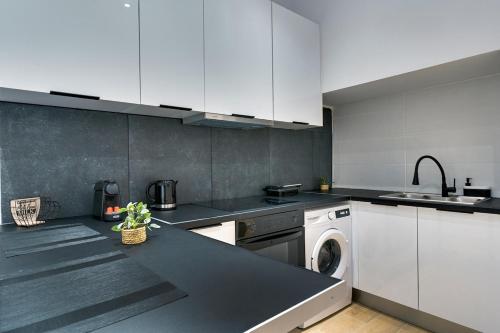 CityLife apartment 2'from metaxourgio station 2B