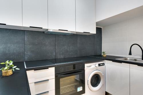 CityLife apartment 2'from metaxourgio station 2B
