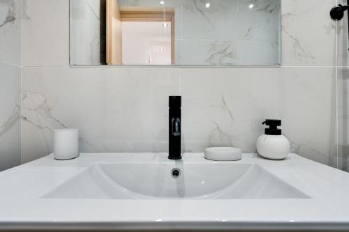 CityLife apartment 2'from metaxourgio station 2B