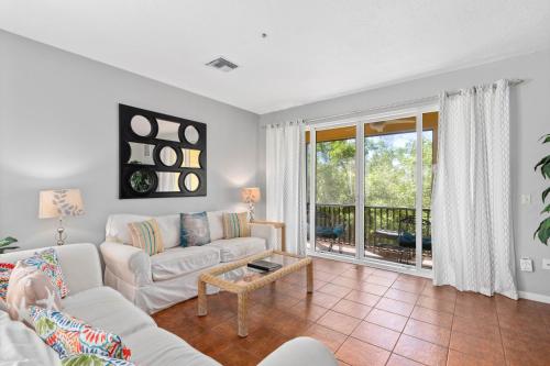 Χώρος καθιστικού στο Cedars East #605