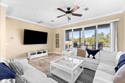 Μια τηλεόραση ή/και κέντρο ψυχαγωγίας στο Cedars East #528