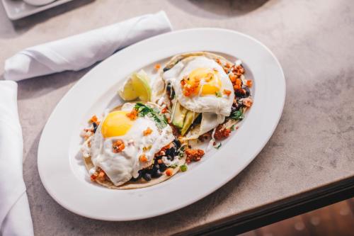 Jídlo v hotelu nebo okolí