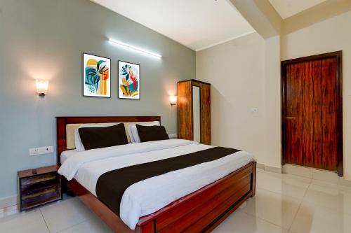 Voodi või voodid majutusasutuse Hotel O Peram INN toas