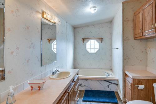 Φωτογραφία από το άλμπουμ του Ely Gem Less Than half Mi to Nevada Northern Railway! σε Ely