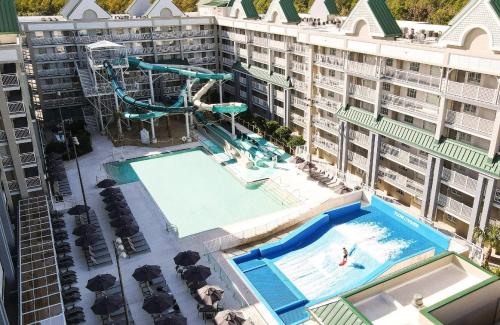 Бассейн в Holiday Inn Resort Orlando Suites - Waterpark by IHG или поблизости