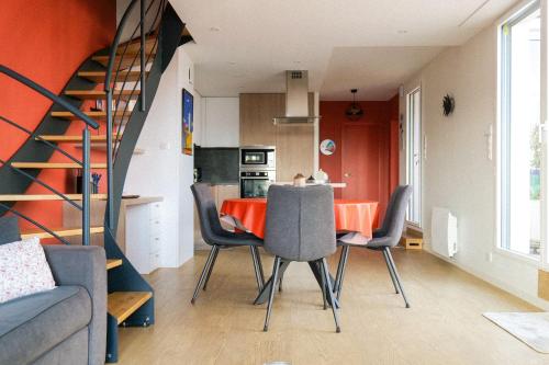 Kuchyň nebo kuchyňský kout v ubytování spacieux appartement - vue sur chenal - 6 personnes