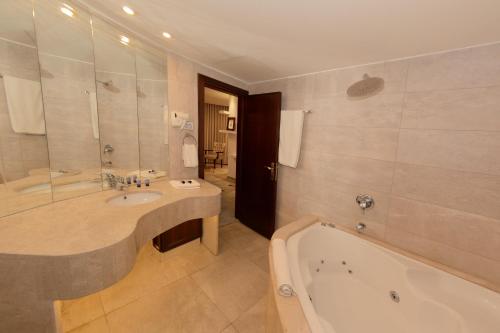 Koupelna v ubytování Royal Suites