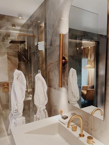 a bathroom with a sink and a mirror at Hotel Kutuma in Montreal
