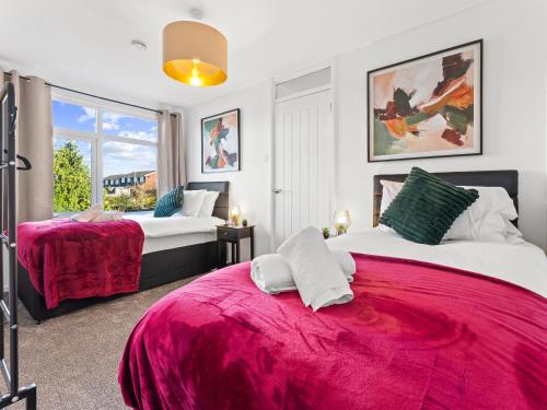 Postel nebo postele na pokoji v ubytování Edison House - Comfy Stay in Stafford