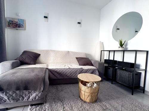 a small bedroom with a bed and a mirror at Vega Maspalomas - Escapada de sol, piscina y relax in San Bartolomé