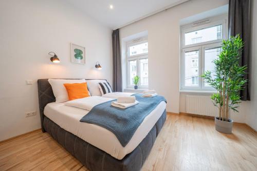King-size boxspring beds, 15 minutes to center, Smart TV