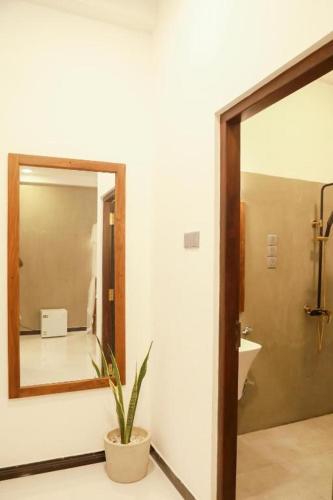 Ένα μπάνιο στο PRIIMA Ahangama