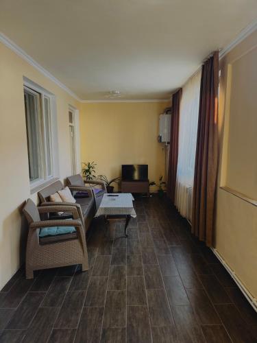 Μια τηλεόραση ή/και κέντρο ψυχαγωγίας στο Twin2 House