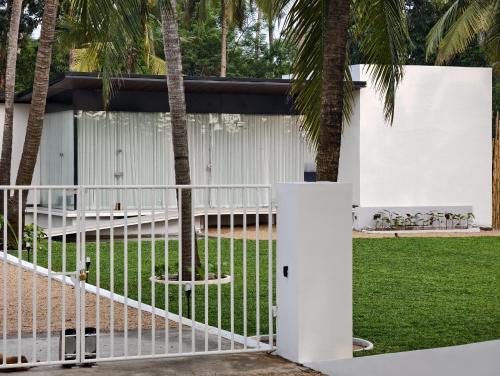 Κήπος έξω από το Reflections by SOL Escapes