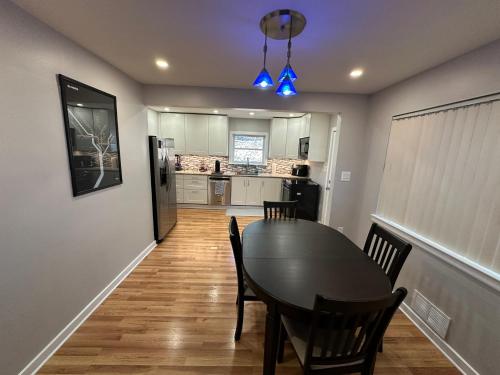 Η κουζίνα ή μικρή κουζίνα στο Walk to Metro- Home Sauna