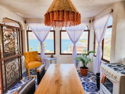 Η κουζίνα ή μικρή κουζίνα στο Insane 4th Floor Apartment W Luxury Views