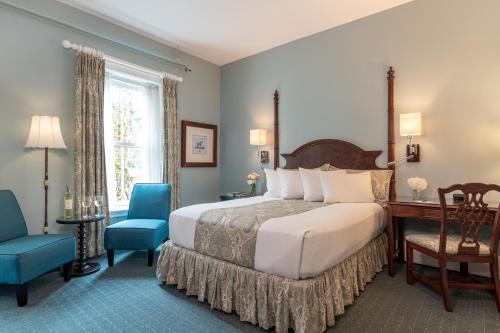 Postel nebo postele na pokoji v ubytování Saratoga Arms Hotel