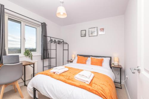 Una cama o camas en una habitación de New Comfy 4BR House, Driveway Park, Games