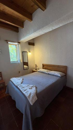 a bedroom with a large bed in a room at Hotel Calli Yoloiztac, Valle de bravo in Valle de Bravo