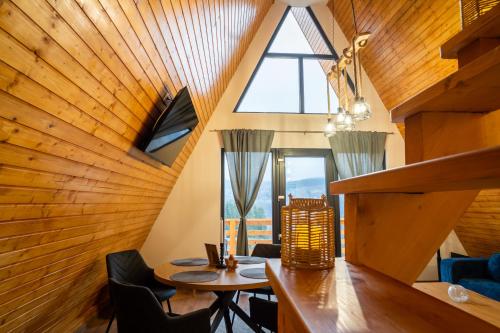 Μια τηλεόραση ή/και κέντρο ψυχαγωγίας στο Art A Cabin