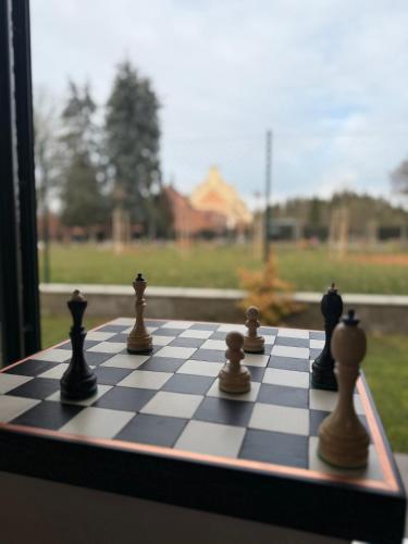 a chess board with chess pieces on a window at Upcyklovaný kontejnerový dům in Pardubice
