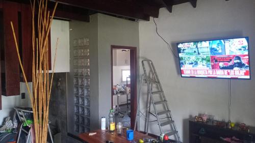 Et tv og/eller underholdning på Zona constitución y tejedor