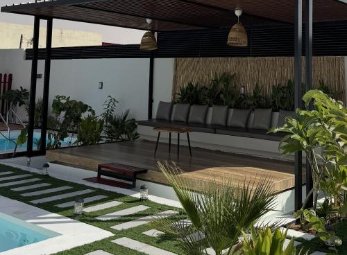 Bassein majutusasutuses sandhut77 või selle lähedal