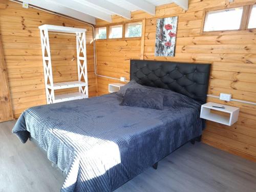 Depto Cabañero Lumai客房内的一张或多张床位