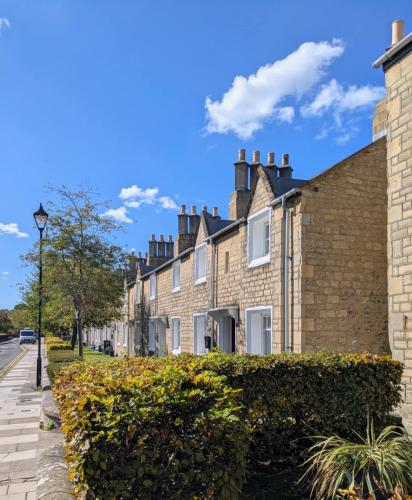 Gallery image of Converted Railway Cottage in Swindon