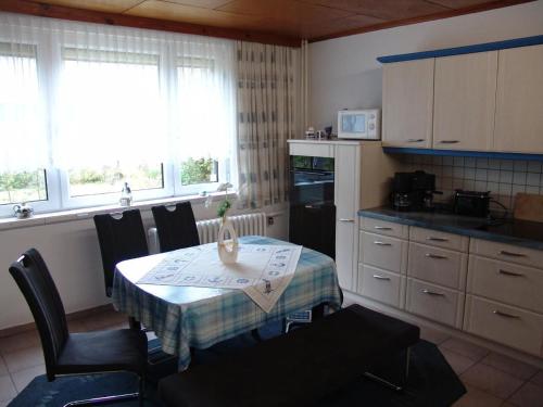 a kitchen with a table and chairs and a kitchen with a table and a kitchen at Uns Oellernhuus in Ostseebad Karlshagen