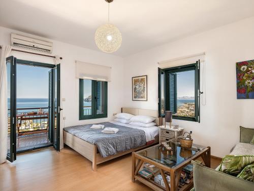 Postel nebo postele na pokoji v ubytování The Hillside Home