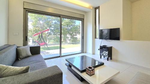 Televisor o centre d'entreteniment de Tabarja Hills apartment