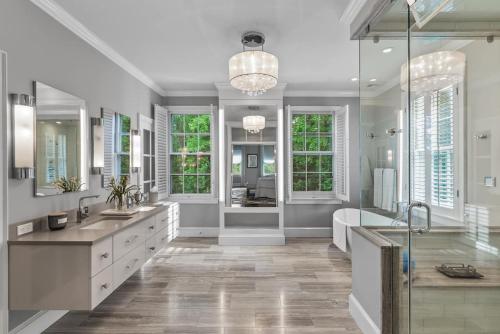 Koupelna v ubytování Luxury Princeton Estate Pool, Hot Tub, Sleeps 20